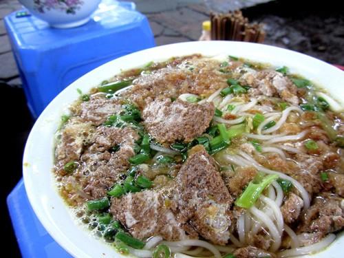 Noodles in crab chowder near Quang Trung Street-1