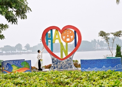 Ceramic heart expresses love for Ha Noi